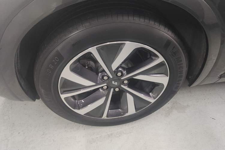 Used Li Auto ONE 2021 Extended-Range 6-Seater Version Left Front Wheel Hub