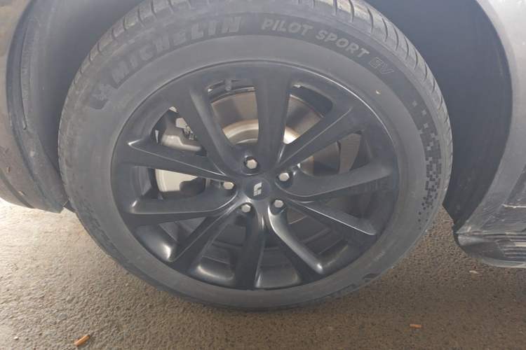 Used Li Auto ONE 2021 Extended-Range 6-Seater Version Left Front Wheel Hub