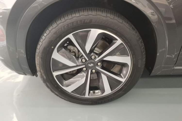 Used Li Auto ONE 2021 Extended-Range 6-Seater Version Left Front Wheel Hub