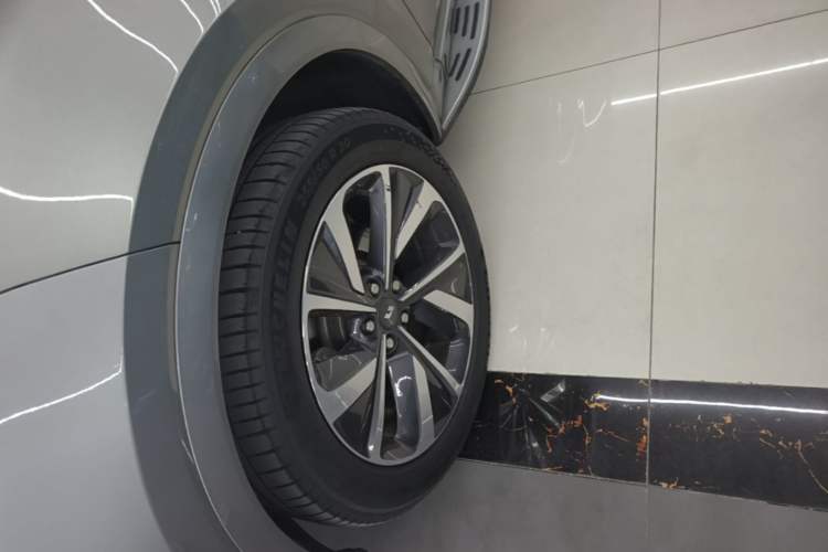 Used Li Auto ONE 2021 Extended-Range 6-Seater Version Left Front Wheel Hub
