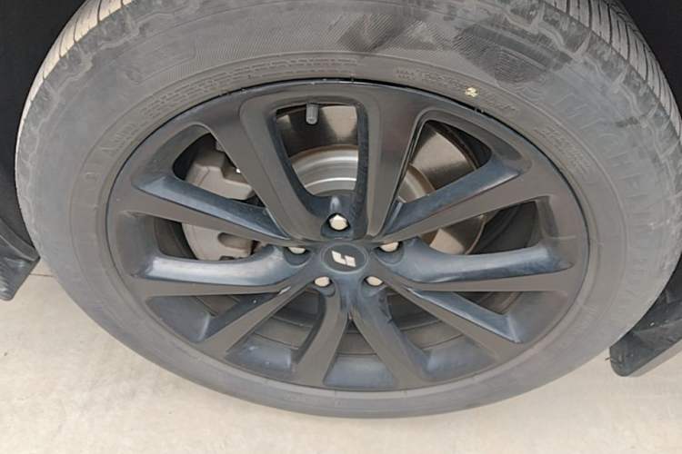 Used Li Auto ONE 2021 Extended-Range 6-Seater Version Left Front Wheel Hub