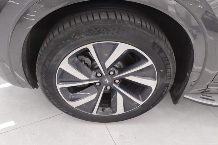 Used Li Auto ONE 2021 Extended-Range 6-Seater Version Left Front Wheel Hub