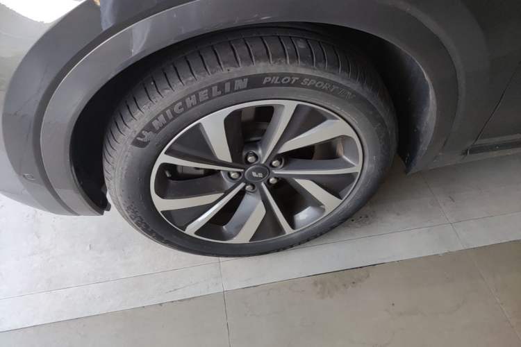 Used Li Auto ONE 2021 Extended-Range 6-Seater Version Left Front Wheel Hub