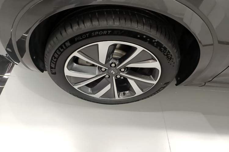 Used Li Auto ONE 2021 Extended-Range 6-Seater Version Left Front Wheel Hub