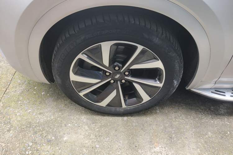 Used Li Auto ONE 2021 Extended-Range 6-Seater Version Left Front Wheel Hub