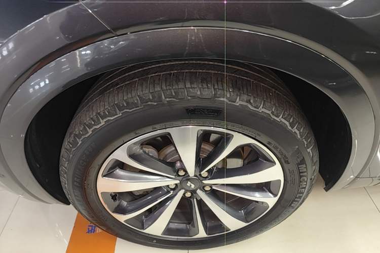 Used Li Auto ONE 2021 Extended-Range 6-Seater Version Left Front Wheel Hub
