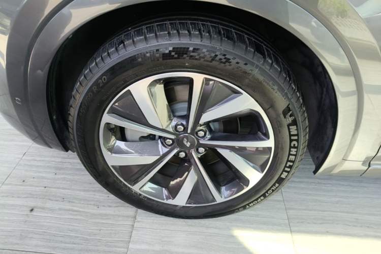 Used Li Auto ONE 2021 Extended-Range 6-Seater Version Left Front Wheel Hub