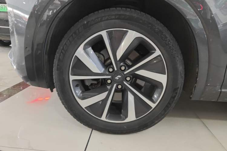 Used Li Auto ONE 2021 Extended-Range 6-Seater Version Left Front Wheel Hub