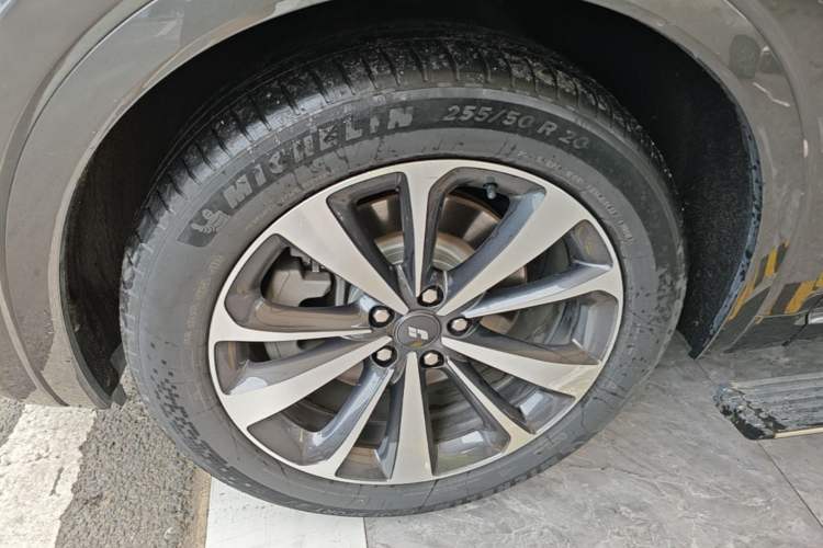 Used Li Auto ONE 2021 Extended-Range 6-Seater Version Left Front Wheel Hub