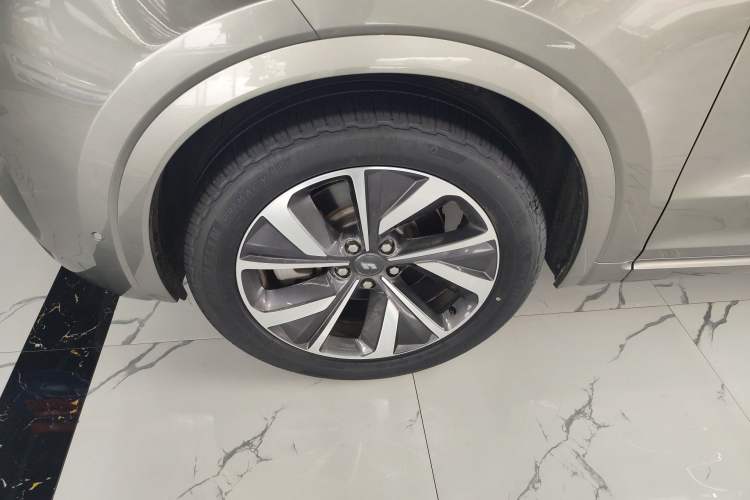 Used Li Auto ONE 2021 Extended-Range 6-Seater Version Left Front Wheel Hub