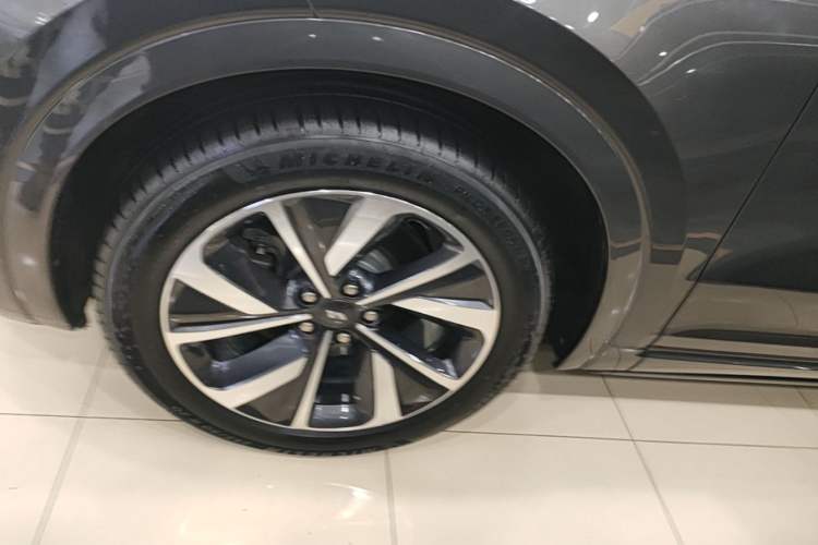 Used Li Auto ONE 2021 Extended-Range 6-Seater Version Left Front Wheel Hub