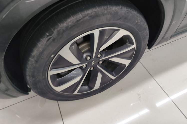 Used Li Auto ONE 2021 Extended-Range 6-Seater Version Left Front Wheel Hub