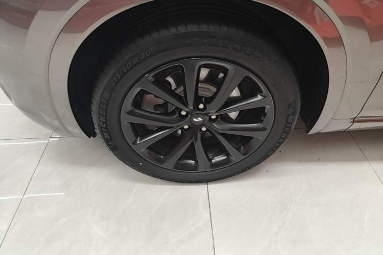 Used Li Auto ONE 2021 Extended-Range 6-Seater Version Left Front Wheel Hub