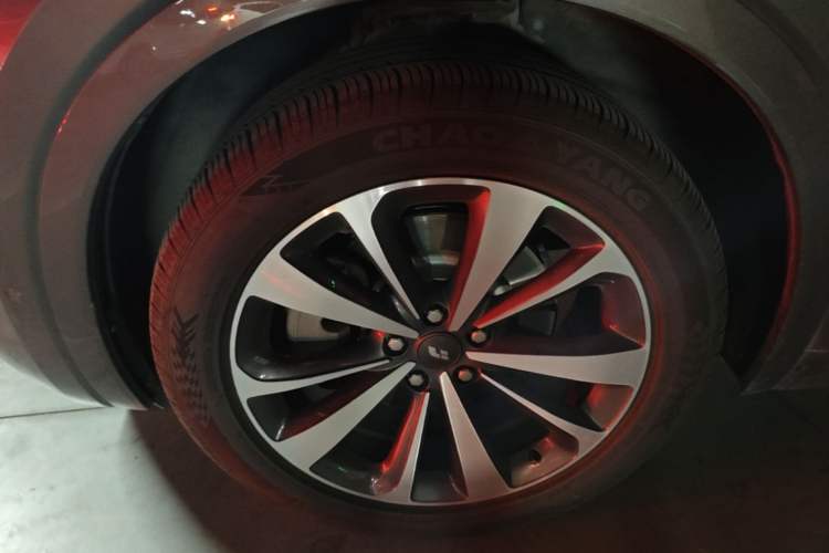 Used Li Auto ONE 2021 Extended-Range 6-Seater Version Left Front Wheel Hub