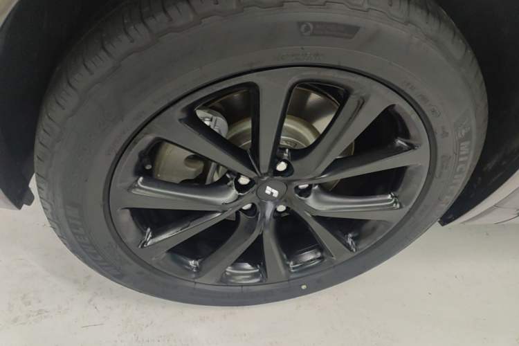 Used Li Auto ONE 2021 Extended-Range 6-Seater Version Left Front Wheel Hub