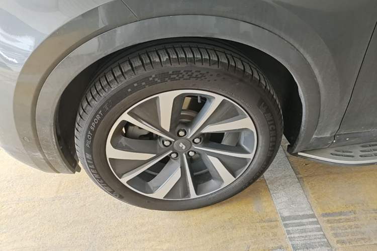 Used Li Auto ONE 2021 Extended-Range 6-Seater Version Left Front Wheel Hub