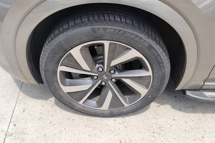 Used Li Auto ONE 2021 Extended-Range 6-Seater Version Left Front Wheel Hub
