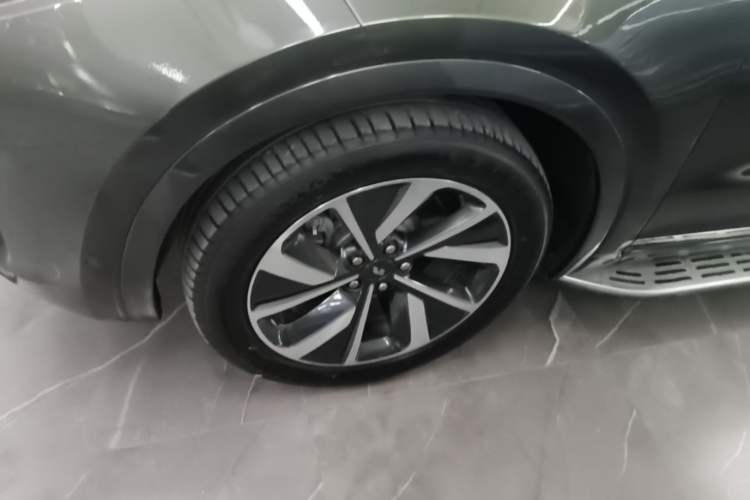 Used Li Auto ONE 2021 Extended-Range 6-Seater Version Left Front Wheel Hub