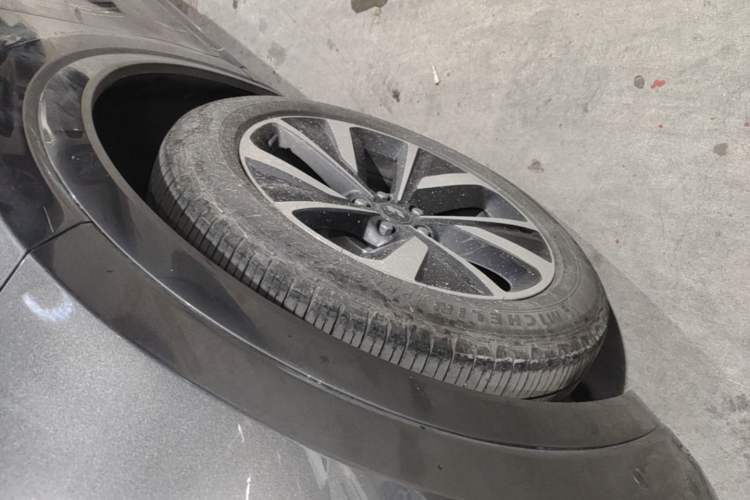 Used Li Auto ONE 2021 Extended-Range 6-Seater Version Left Front Wheel Hub