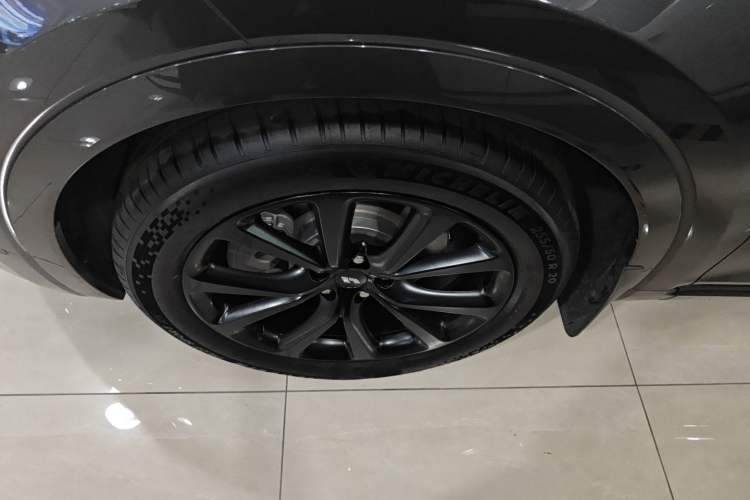 Used Li Auto ONE 2021 Extended-Range 6-Seater Version Left Front Wheel Hub