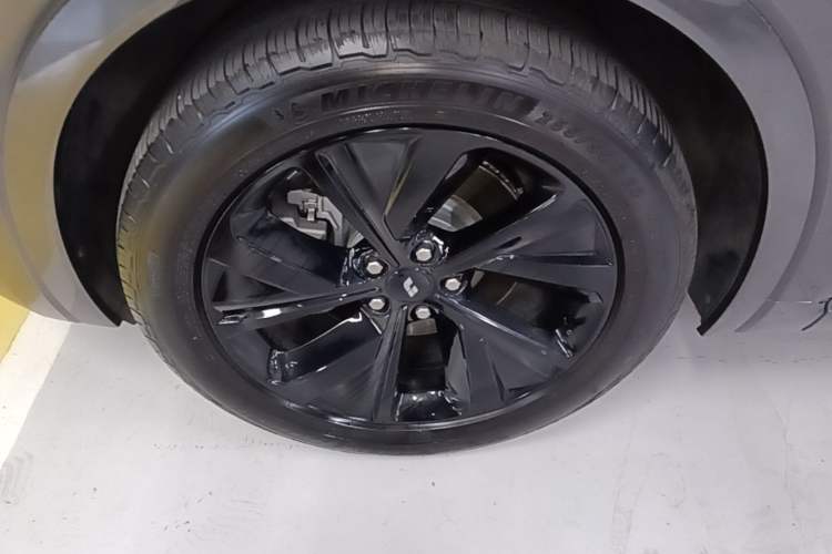 Used Li Auto ONE 2021 Extended-Range 6-Seater Version Left Front Wheel Hub