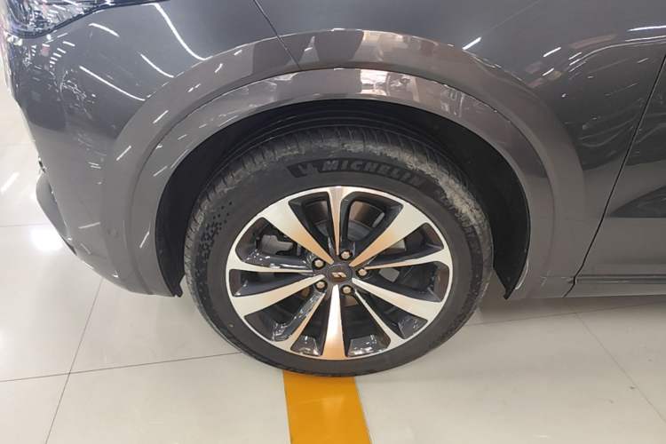 Used Li Auto ONE 2021 Extended-Range 6-Seater Version Left Front Wheel Hub