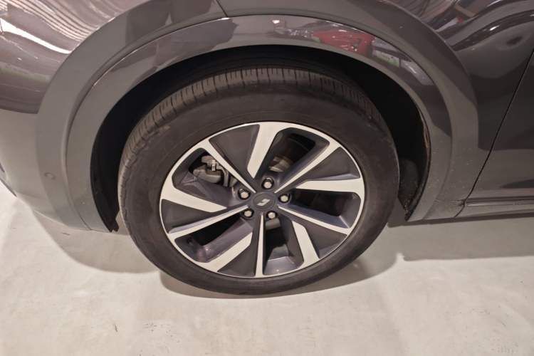 Used Li Auto ONE 2021 Extended-Range 6-Seater Version Left Front Wheel Hub