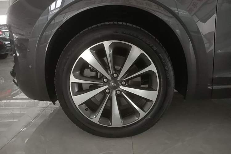 Used Li Auto ONE 2021 Extended-Range 6-Seater Version Left Front Wheel Hub