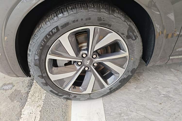 Used Li Auto ONE 2021 Extended-Range 6-Seater Version Left Front Wheel Hub