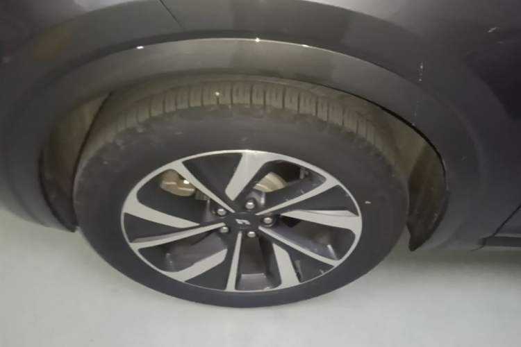 Used Li Auto ONE 2021 Extended-Range 6-Seater Version Left Front Wheel Hub