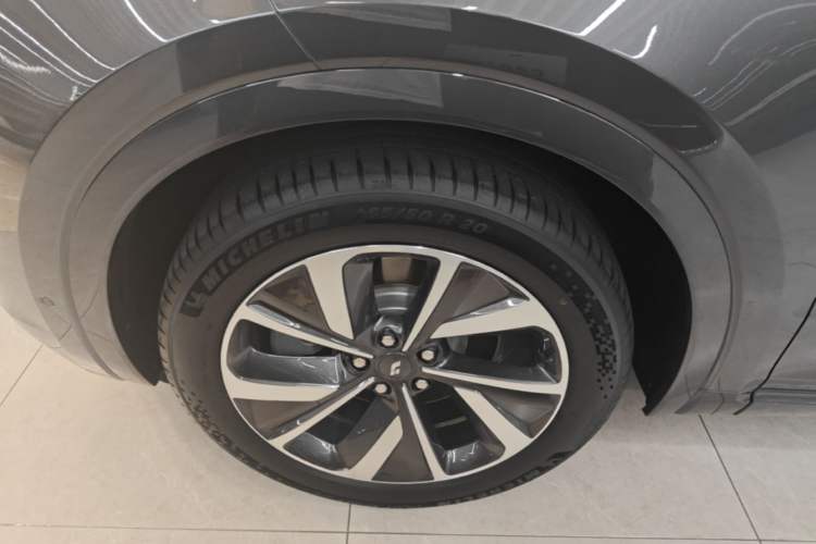 Used Li Auto ONE 2021 Extended-Range 6-Seater Version Left Front Wheel Hub