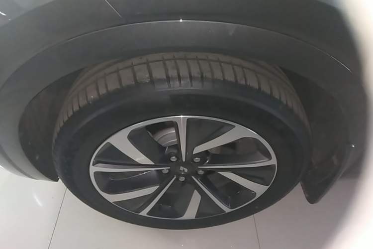 Used Li Auto ONE 2021 Extended-Range 6-Seater Version Left Front Wheel Hub