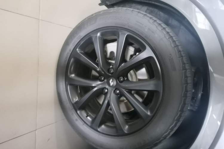 Used Li Auto ONE 2021 Extended-Range 6-Seater Version Left Front Wheel Hub