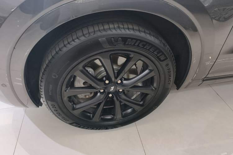 Used Li Auto ONE 2021 Extended-Range 6-Seater Version Left Front Wheel Hub