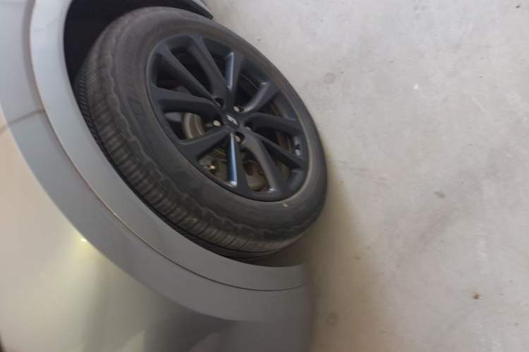 Used Li Auto ONE 2021 Extended-Range 6-Seater Version Left Front Wheel Hub