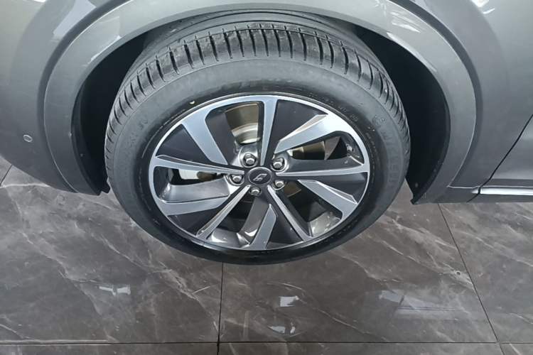 Used Li Auto ONE 2021 Extended-Range 6-Seater Version Left Front Wheel Hub