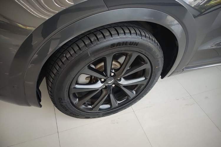 Used Li Auto ONE 2021 Extended-Range 6-Seater Version Left Front Wheel Hub