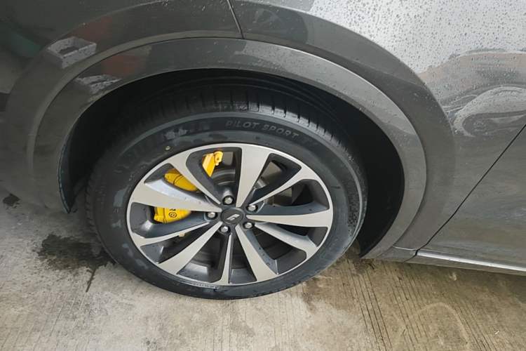 Used Li Auto ONE 2021 Extended-Range 6-Seater Version Left Front Wheel Hub