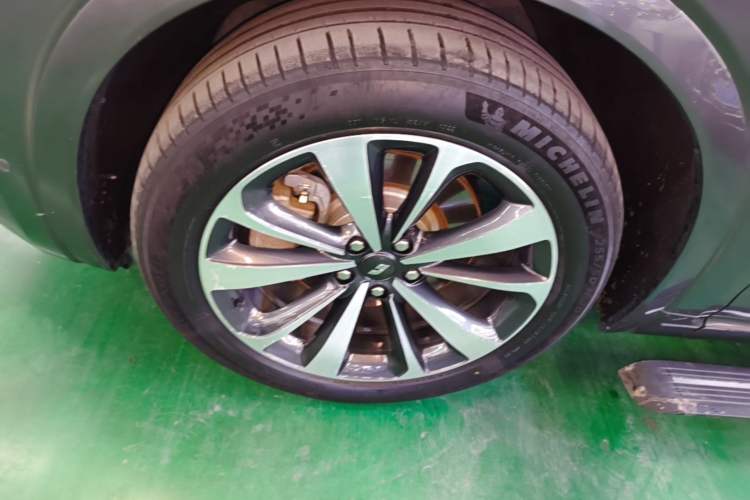 Used Li Auto ONE 2021 Extended-Range 6-Seater Version Left Front Wheel Hub