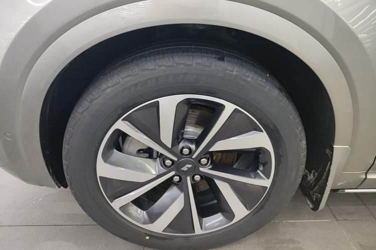Used Li Auto ONE 2021 Extended-Range 6-Seater Version Left Front Wheel Hub