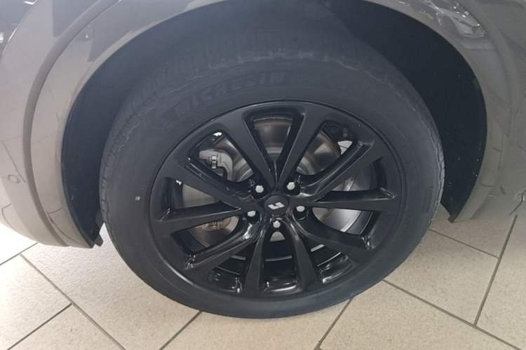 Used Li Auto ONE 2021 Extended-Range 6-Seater Version Left Front Wheel Hub