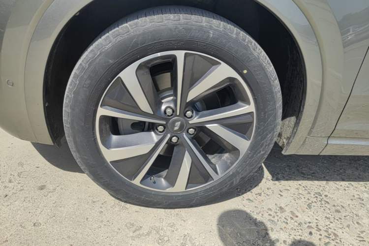 Used Li Auto ONE 2021 Extended-Range 6-Seater Version Left Front Wheel Hub