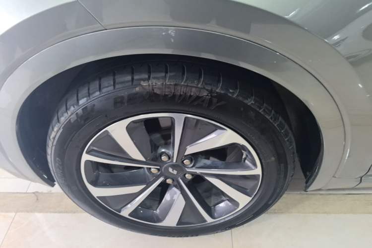 Used Li Auto ONE 2021 Extended-Range 6-Seater Version Left Front Wheel Hub