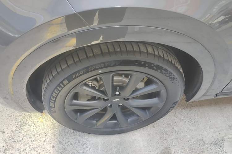 Used Li Auto ONE 2021 Extended-Range 6-Seater Version Left Front Wheel Hub