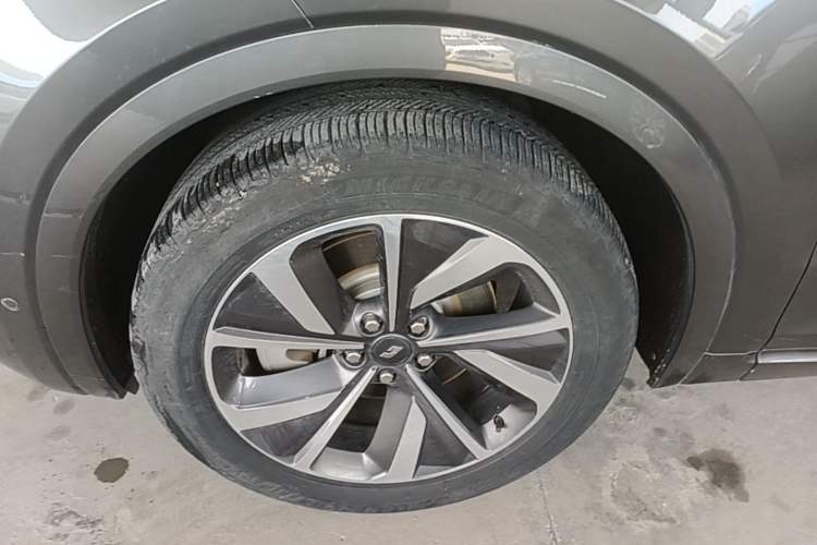 Used Li Auto ONE 2021 Extended-Range 6-Seater Version Left Front Wheel Hub