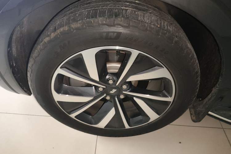Used Li Auto ONE 2021 Extended-Range 6-Seater Version Left Front Wheel Hub