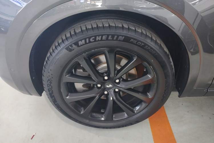 Used Li Auto ONE 2021 Extended-Range 6-Seater Version Left Front Wheel Hub