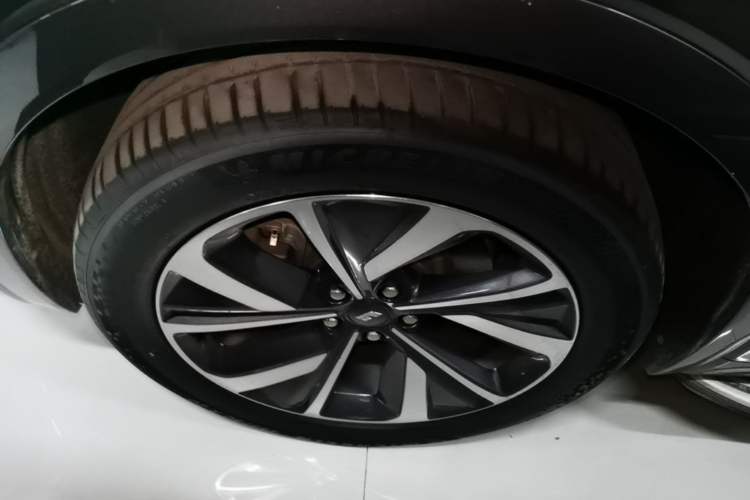 Used Li Auto ONE 2021 Extended-Range 6-Seater Version Left Front Wheel Hub