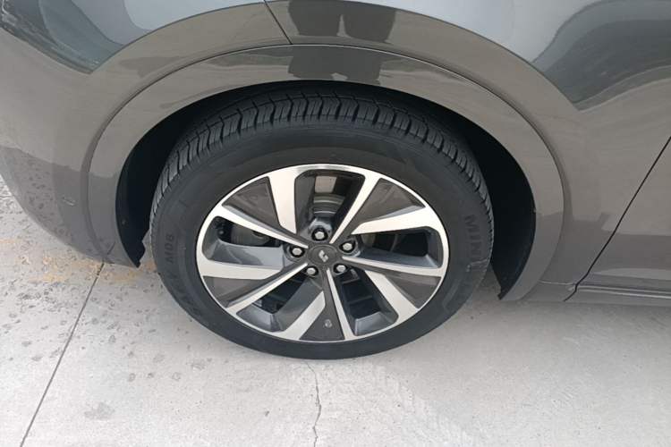 Used Li Auto ONE 2021 Extended-Range 6-Seater Version Left Front Wheel Hub