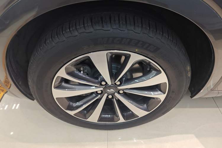 Used Li Auto ONE 2021 Extended-Range 6-Seater Version Left Front Wheel Hub